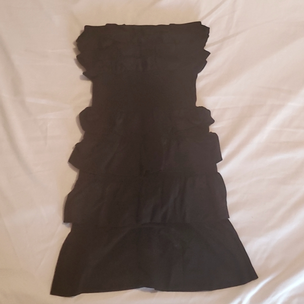 Super comfy black ruffle strapless dress